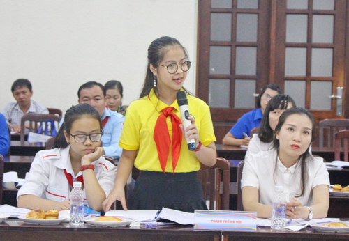 Đại biểu Hội đồng trẻ em TP Hà Nội nêu ý kiến tại Hội nghị